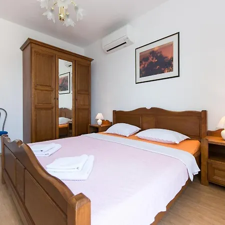 Villa Azure Infinity Baska 아파트 *